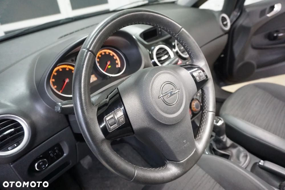 Opel Corsa 1.2 16V Cosmo - 19