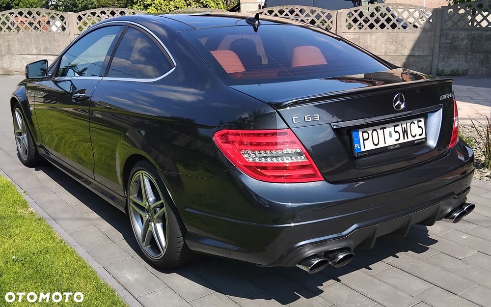 Mercedes-Benz Klasa C 63 AMG AMG SPEEDSHIFT MCT AMG Performance Package - 4