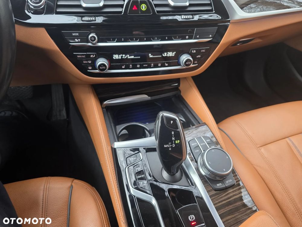 BMW Seria 5 518d Luxury Line - 25