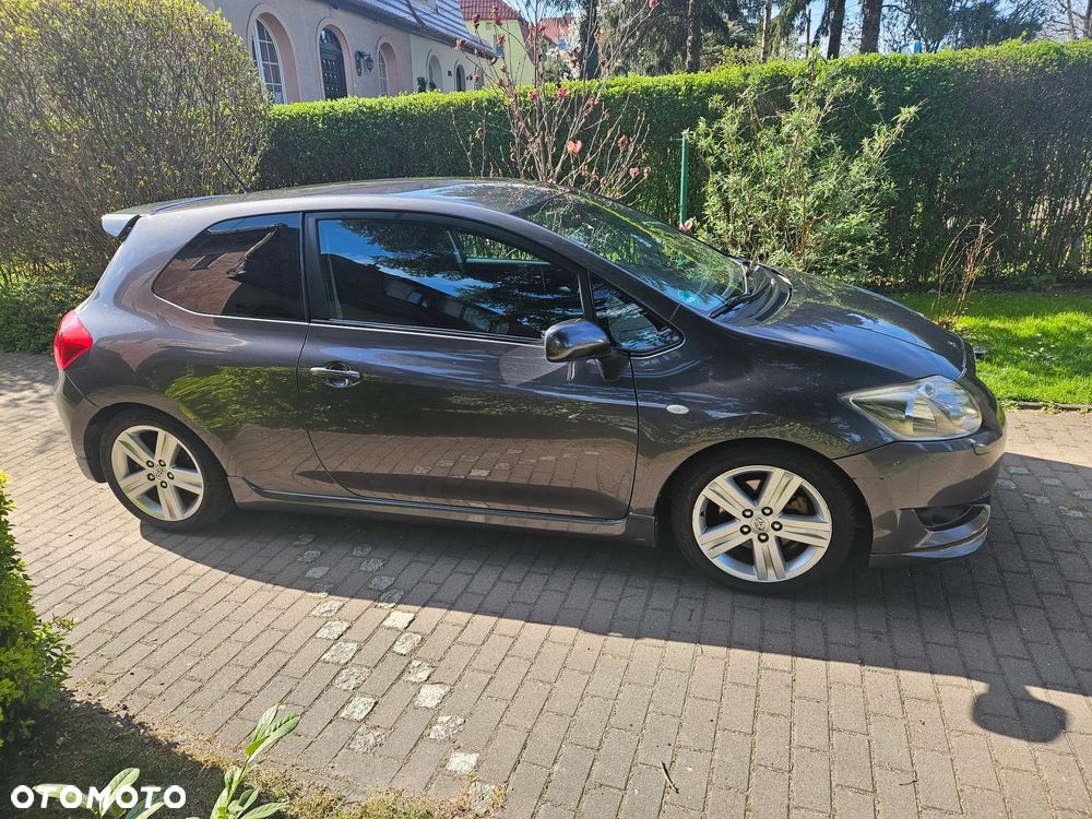 Toyota Auris 2.2 D-4D D-CAT - 4