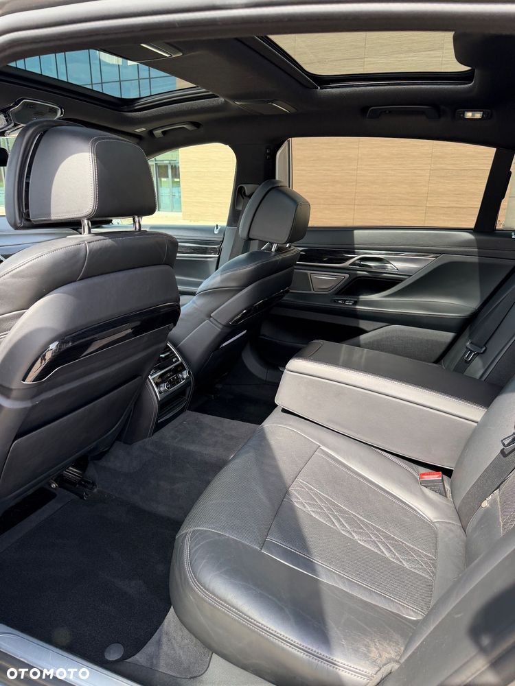 BMW Seria 7 750Li xDrive - 19