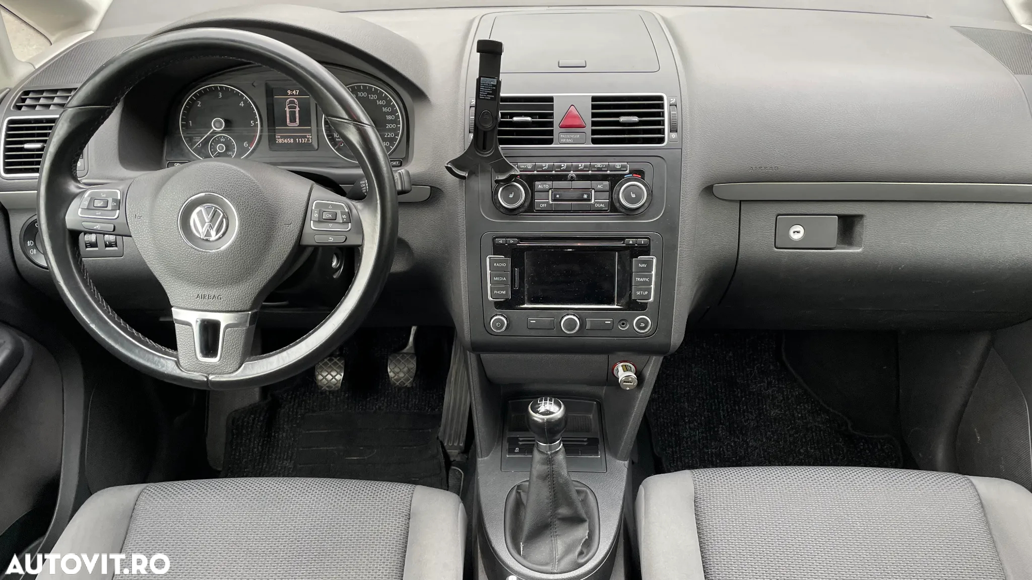 Volkswagen Touran 1.6 TDI BlueMotion Technology Comfortline - 4