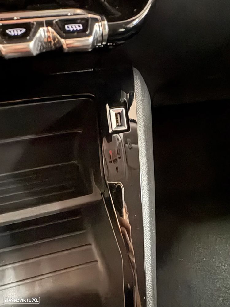 Peugeot 2008 1.2 PureTech Active Pack EAT8 - 18