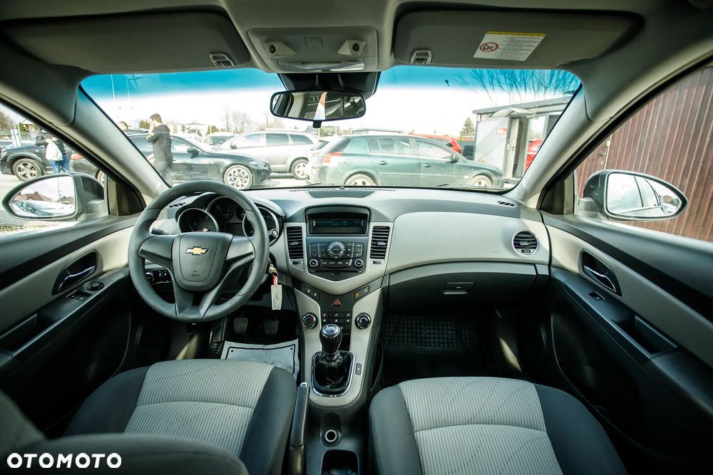 Chevrolet Cruze 1.6 LS - 26