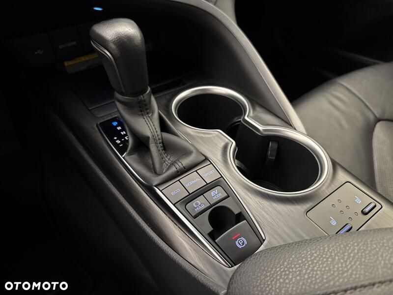 Toyota Camry 2.5 Hybrid Executive CVT - 17