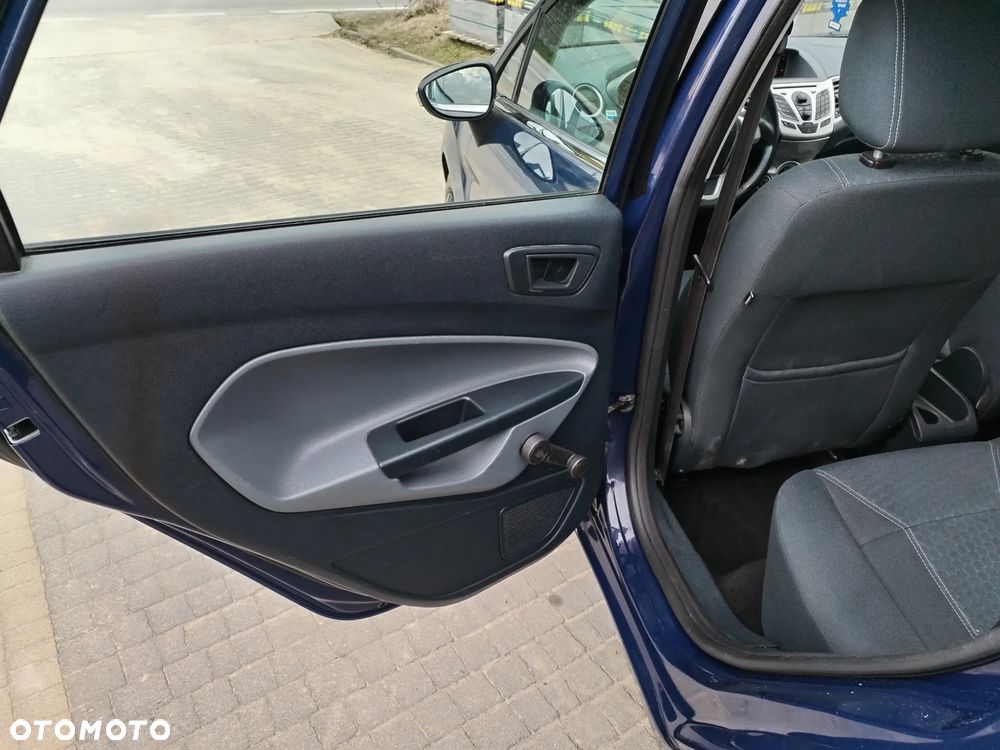 Ford Fiesta - 24