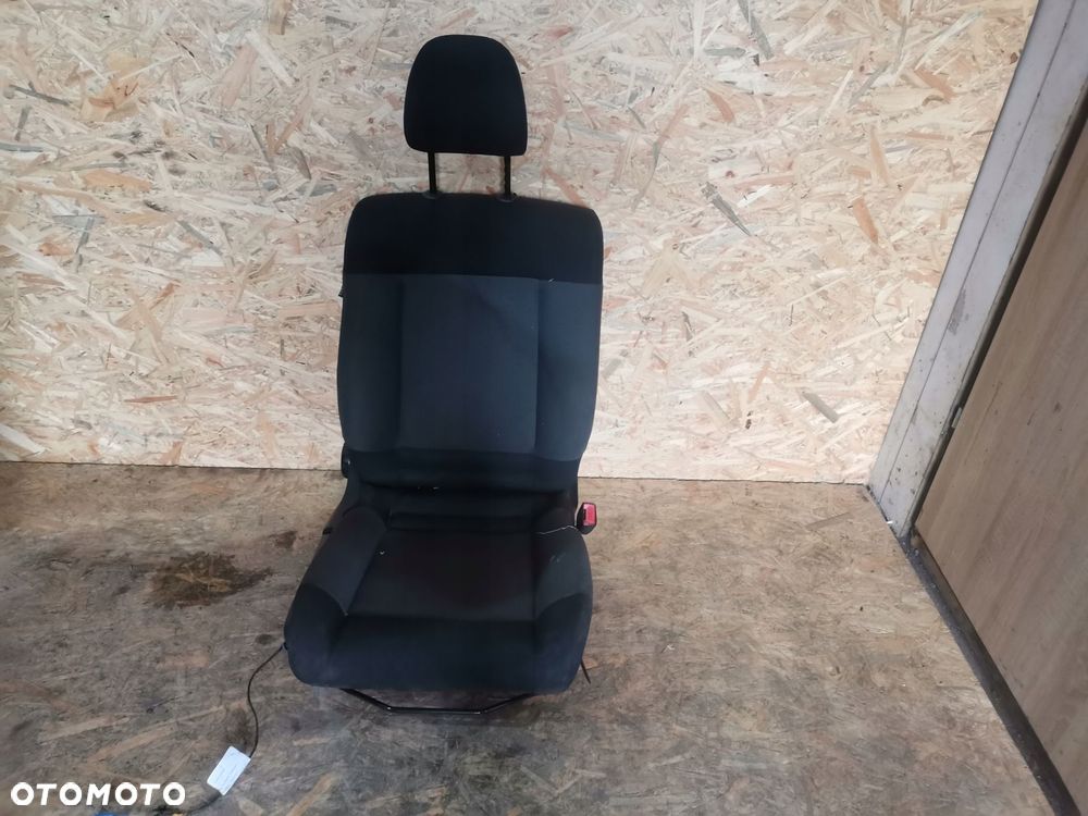 FOTEL PRAWY PASAŻERA CITROEN C4 CACTUS UK GRZANY - 1