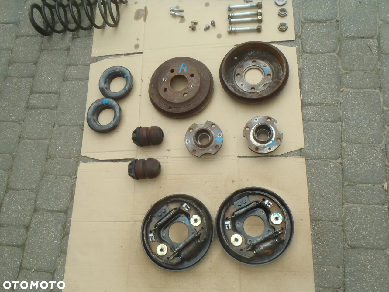 piasta łożysko bęben przewód hamulcowy cylinderki szczęki osłona tarcza kotwiczna  sprężyny śruby zawieszenia tył tylnego wahacza seicento guma odboje cc cinquecento jak nowe - 5