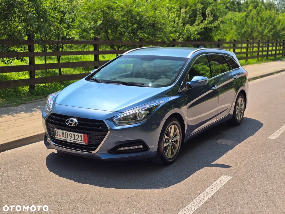 Hyundai i40 Kombi blue 1.6 Family+ - 11