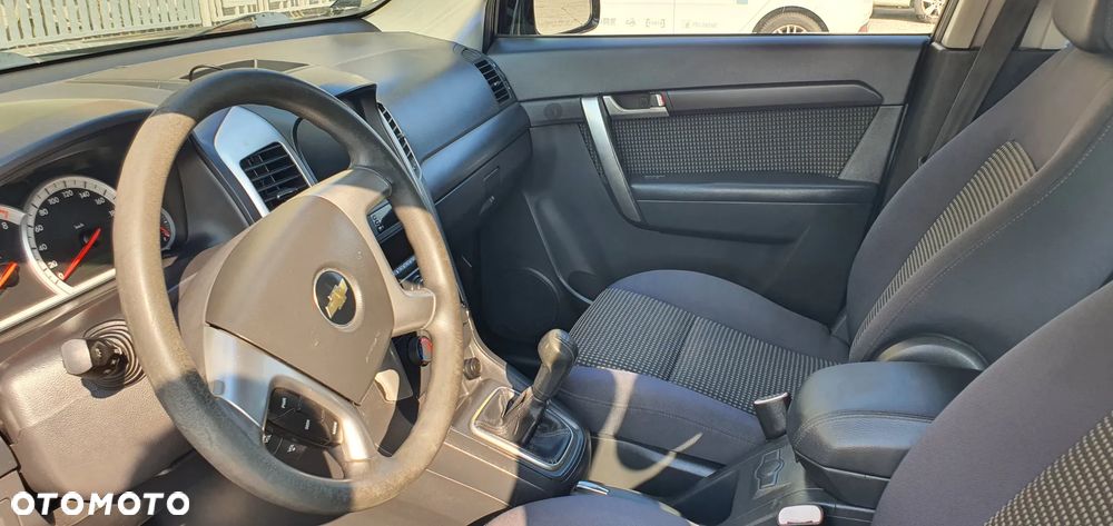 Chevrolet Captiva 2.4 LS 5os - 24