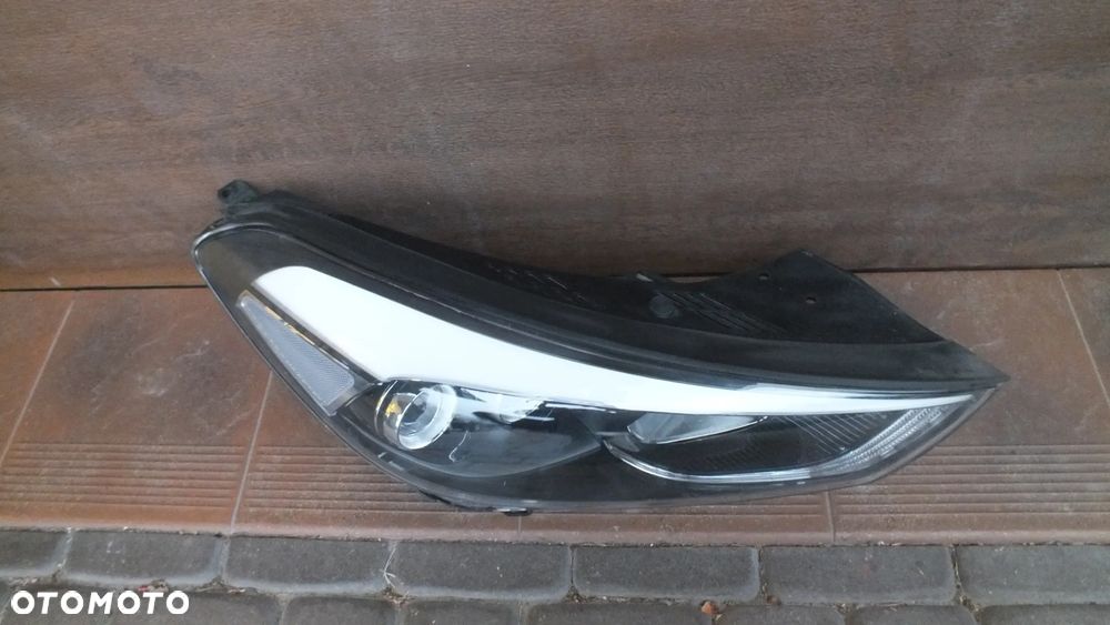 Lampa przednia Prawa Hyundai Tucson III 92102-D7201 - 3