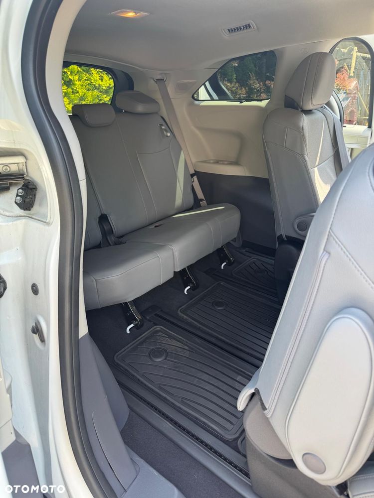 Toyota Sienna - 12