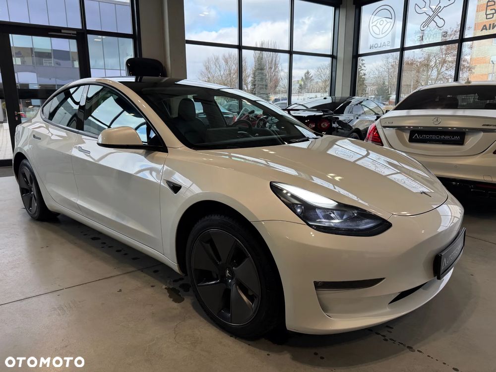 Tesla Model 3 - 3