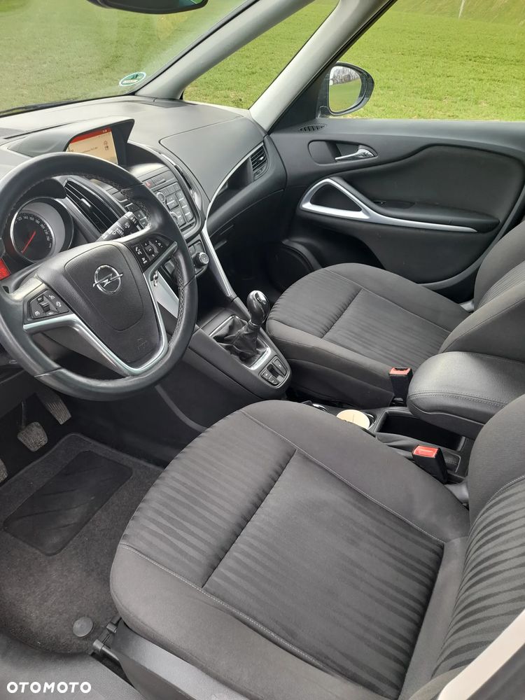 Opel Zafira - 10