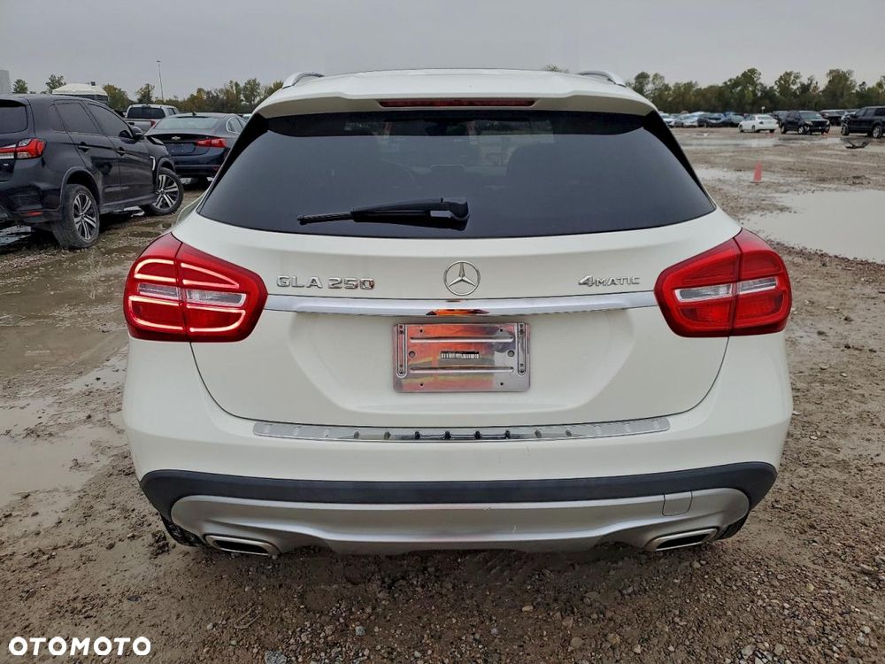 Mercedes-Benz GLA - 6