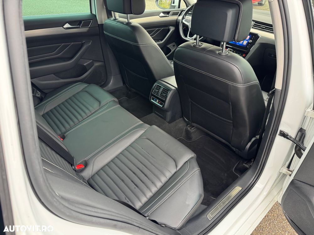 Volkswagen Passat Variant 2.0 TDI SCR DSG Elegance - 32