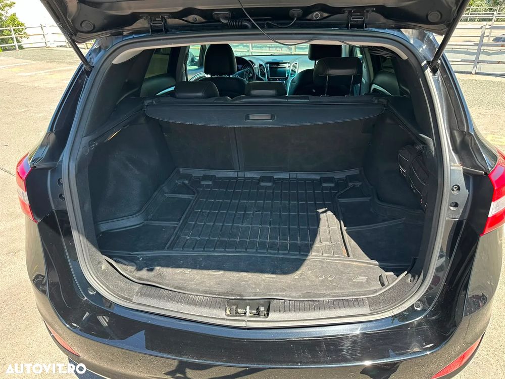 Hyundai i30 i30cw 1.6 Fifa World Cup Edition - 12