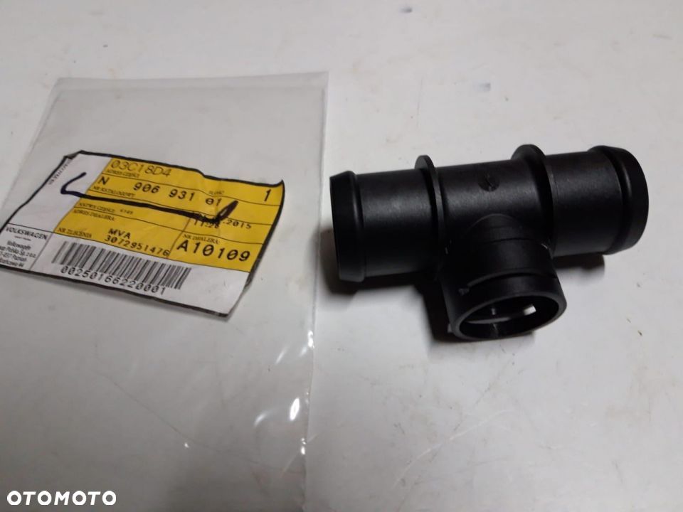 TRÓJNIK VAG Uszczelnienie, kołnierz przewodu cieczy chłodzące AUDI Q3 ,SEAT ALhambra  VW BEETLE GOLF VI JETTA IV SHARAN ,TIGUAN    N90693101 VAG  wymiary 32X32X32 - 1