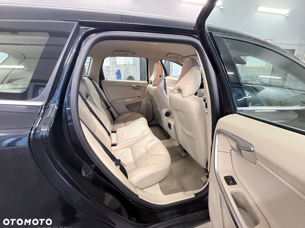 Volvo XC 60 D5 AWD - 18