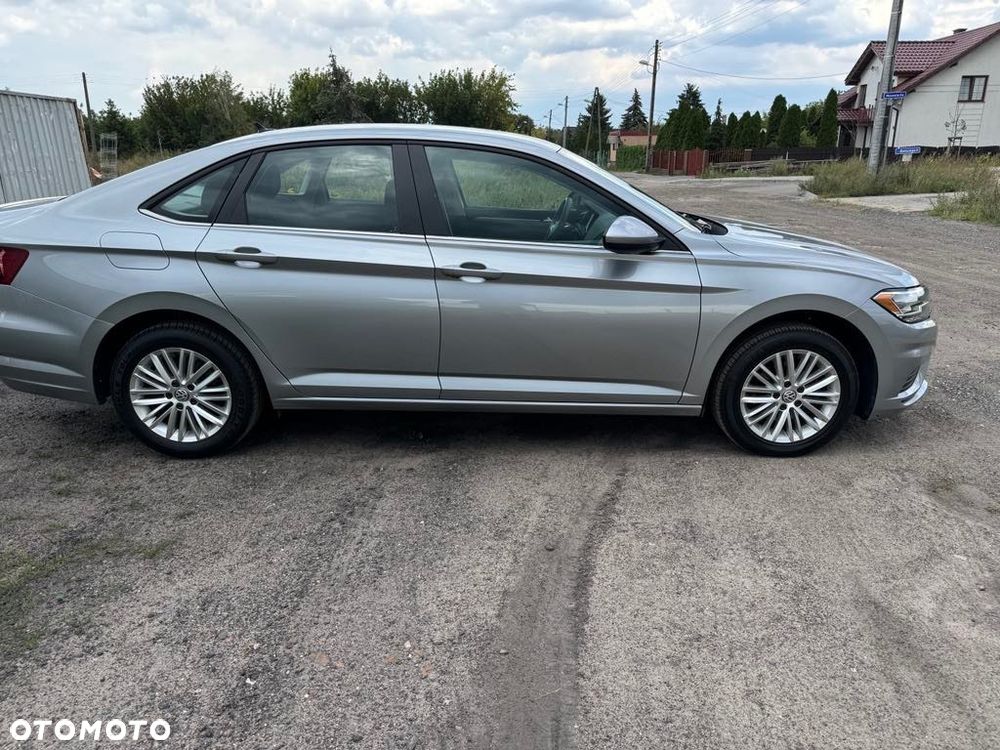 Volkswagen Jetta - 2