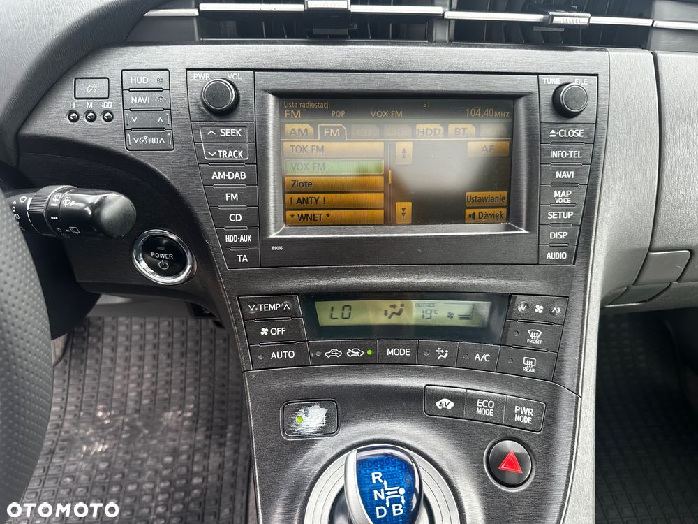 Toyota Prius 1.8 HSD Premium - 32
