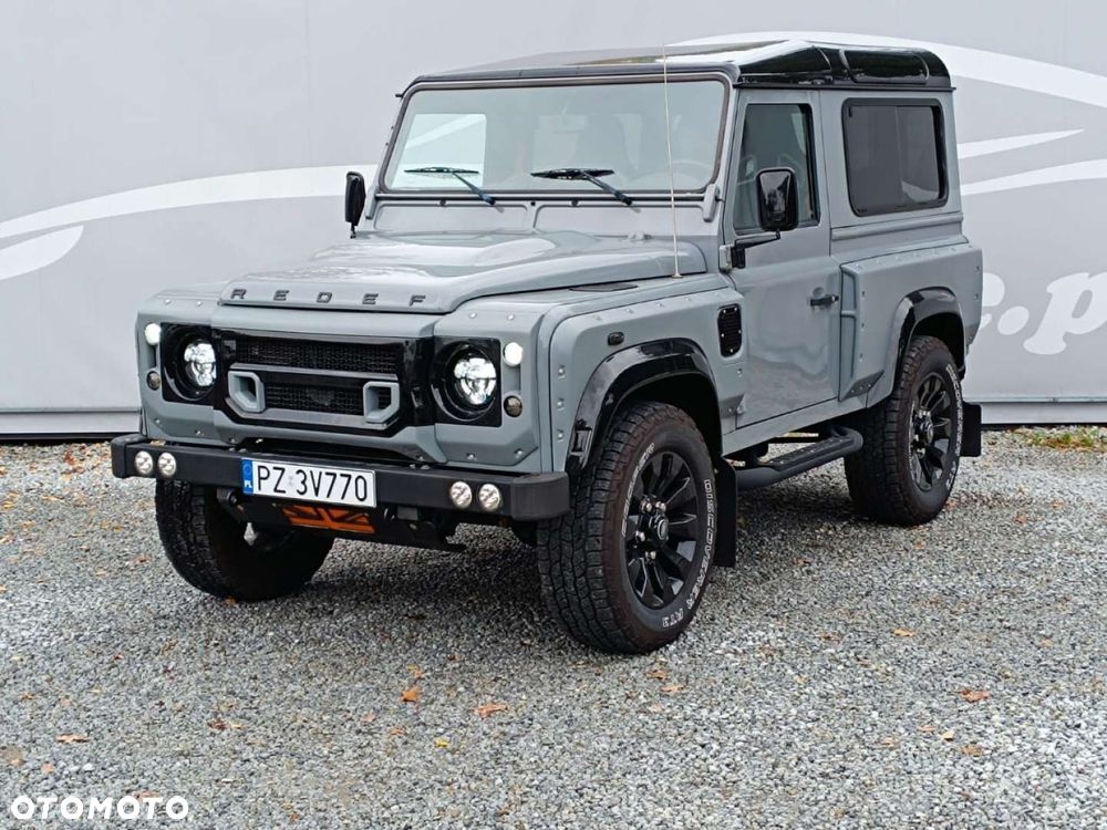 Land Rover Defender - 1