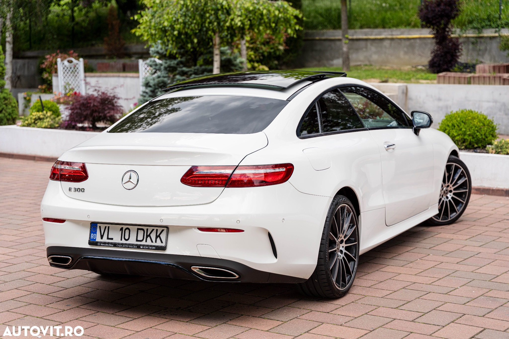 Mercedes-Benz E 300 Coupe 9G-TRONIC AMG Line - 9