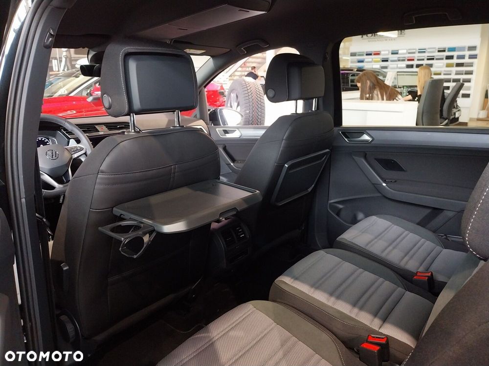 Volkswagen Touran - 12