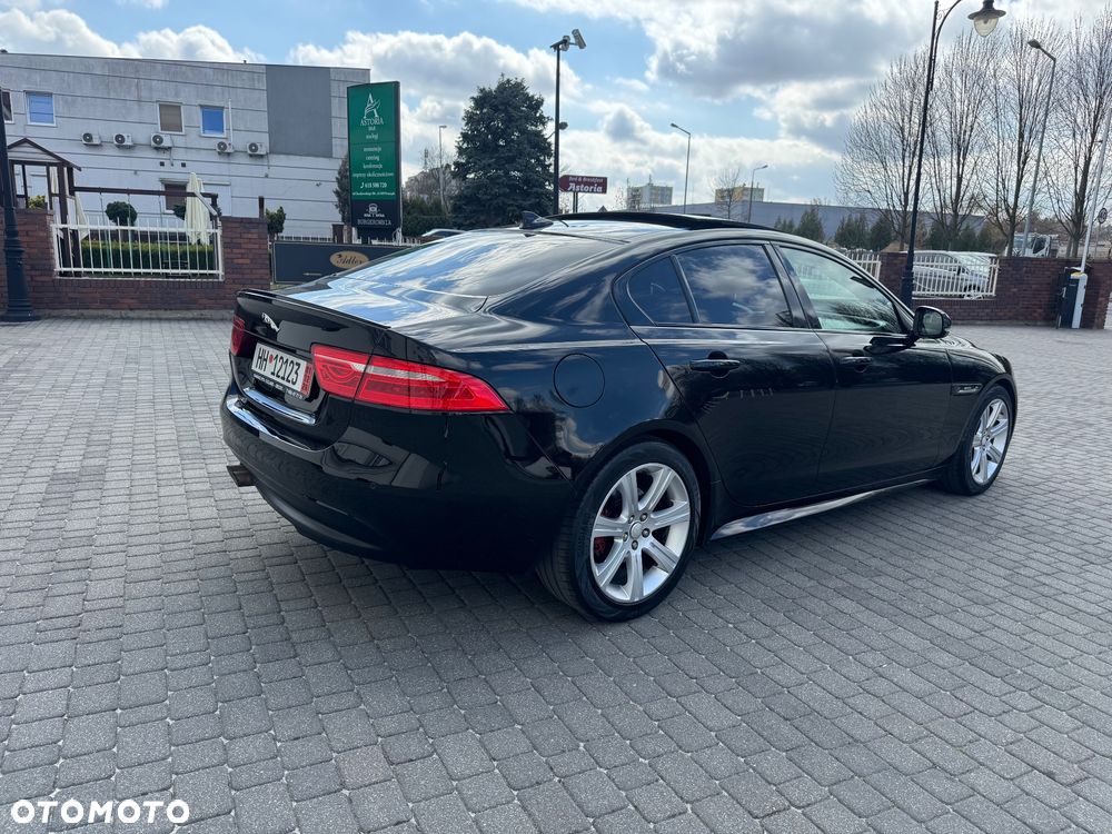 Jaguar XE D200 R-Dynamic SE - 9