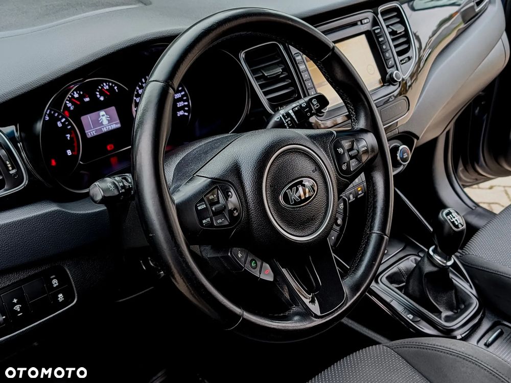 Kia Carens - 34