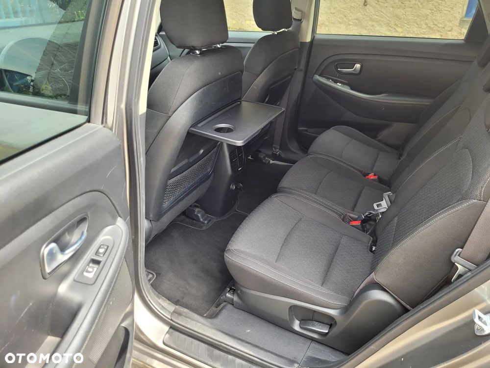 Kia Carens 1.6 GDI ISG Vision - 11