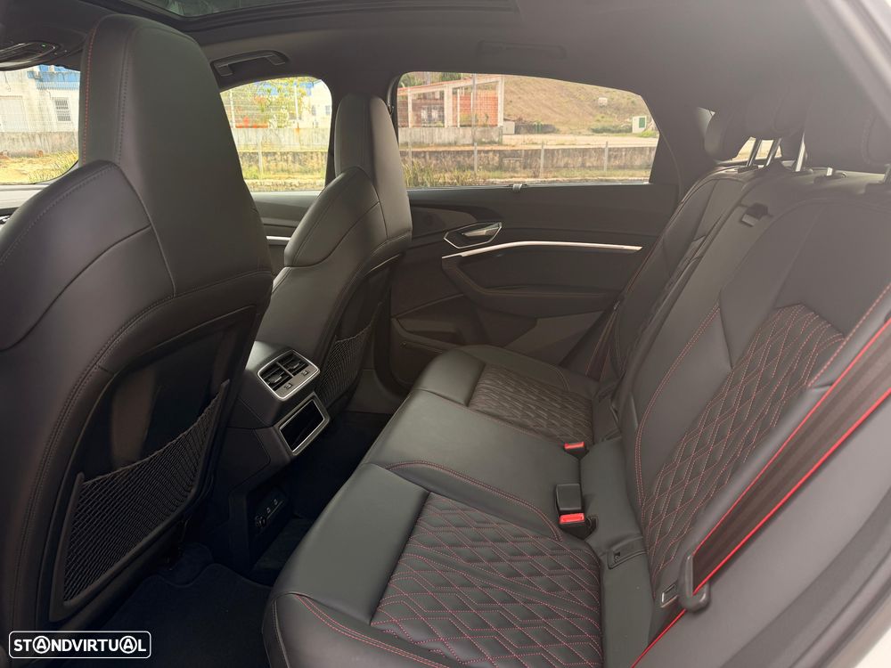 Audi SQ8 Sportback e-tron quattro - 34