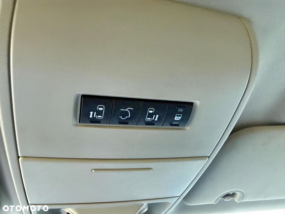 Chrysler Town & Country 3.6 Limited - 27