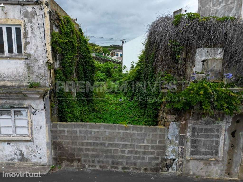 Duas moradias e um terreno para recuperar em Serretinha / Angra - Grande imagem: 4/15