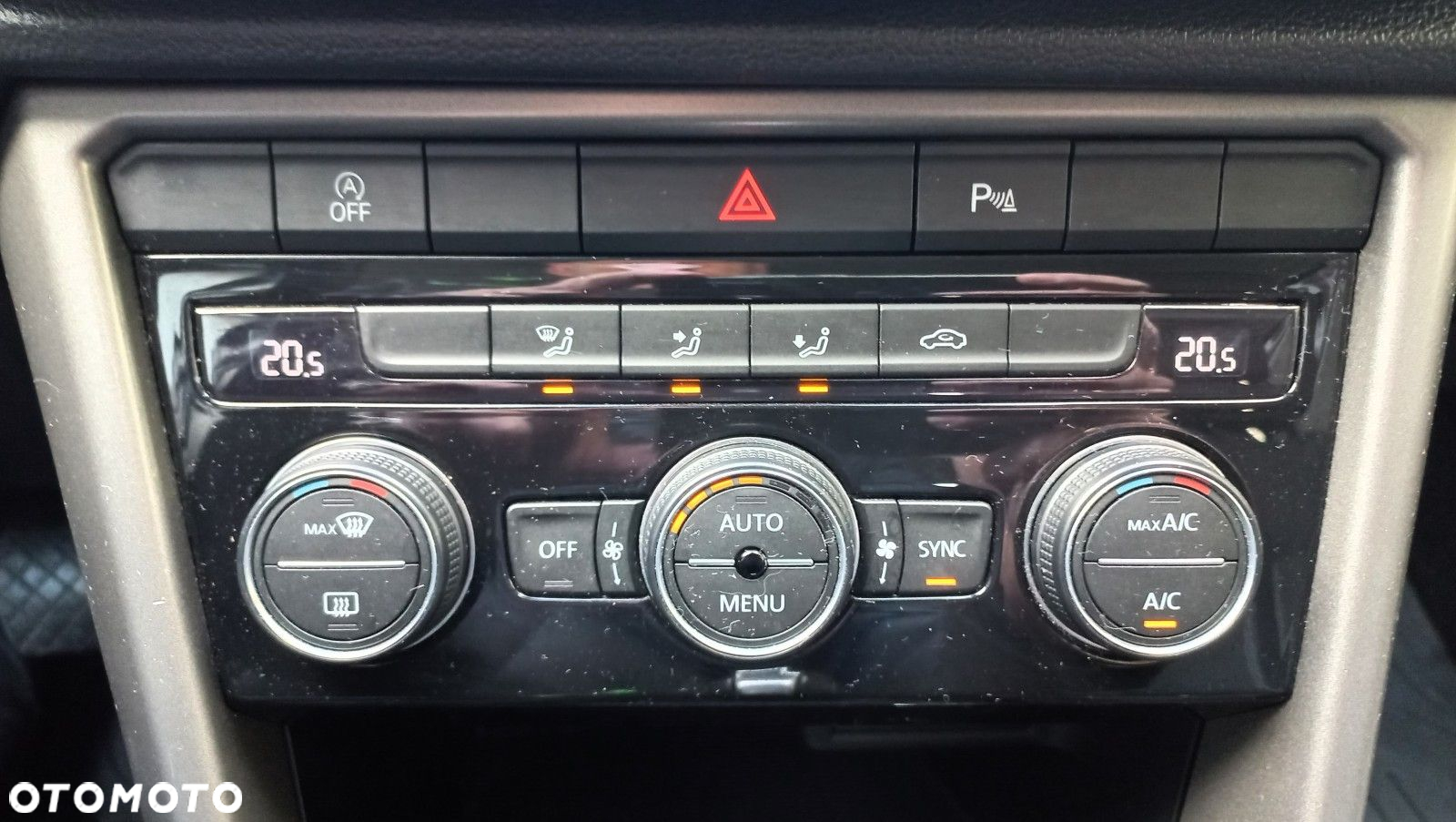 Volkswagen T-Roc - 16