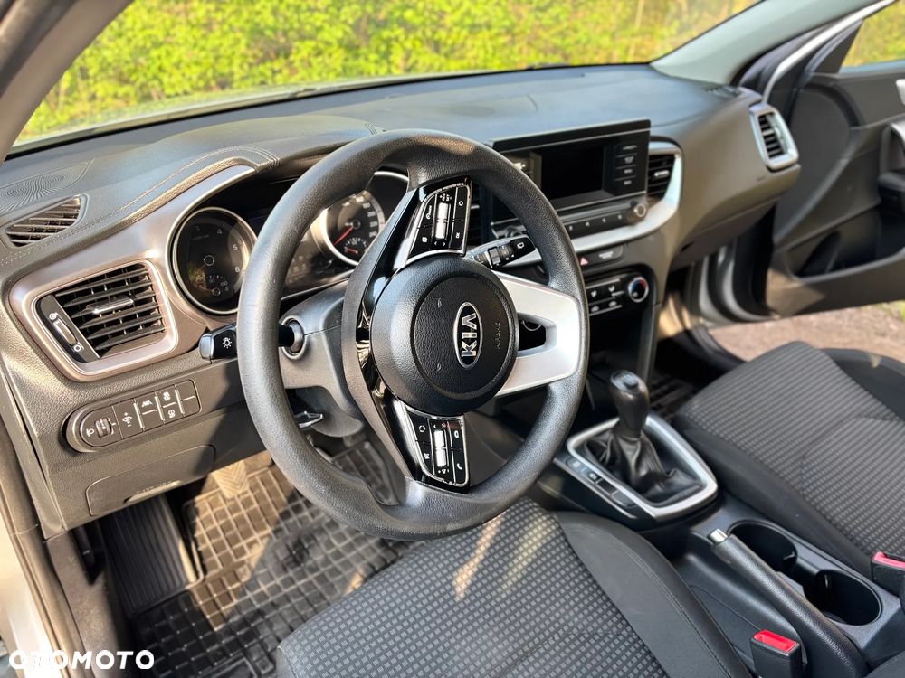 Kia Ceed 1.6 CRDi mHEV L Business Line - 9