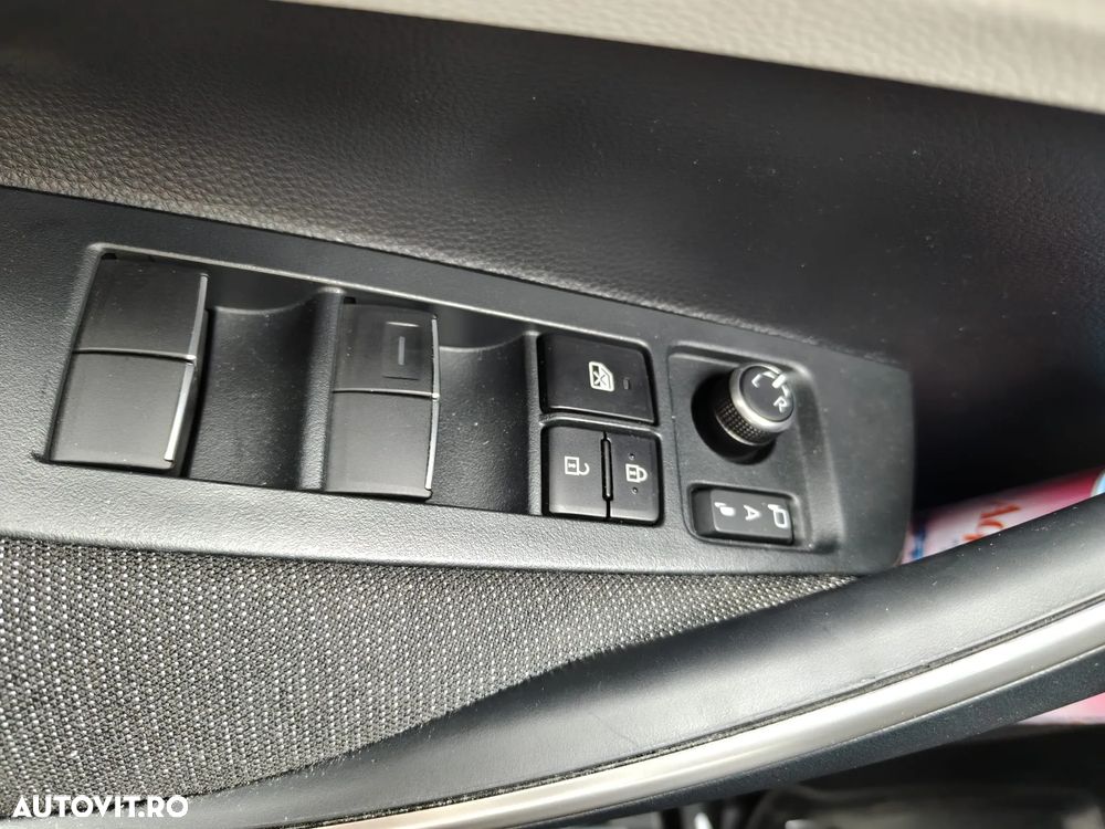 Toyota Corolla 1.8 HSD Dynamic - 29