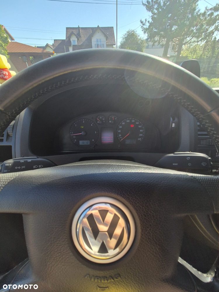 Volkswagen Caravelle - 31