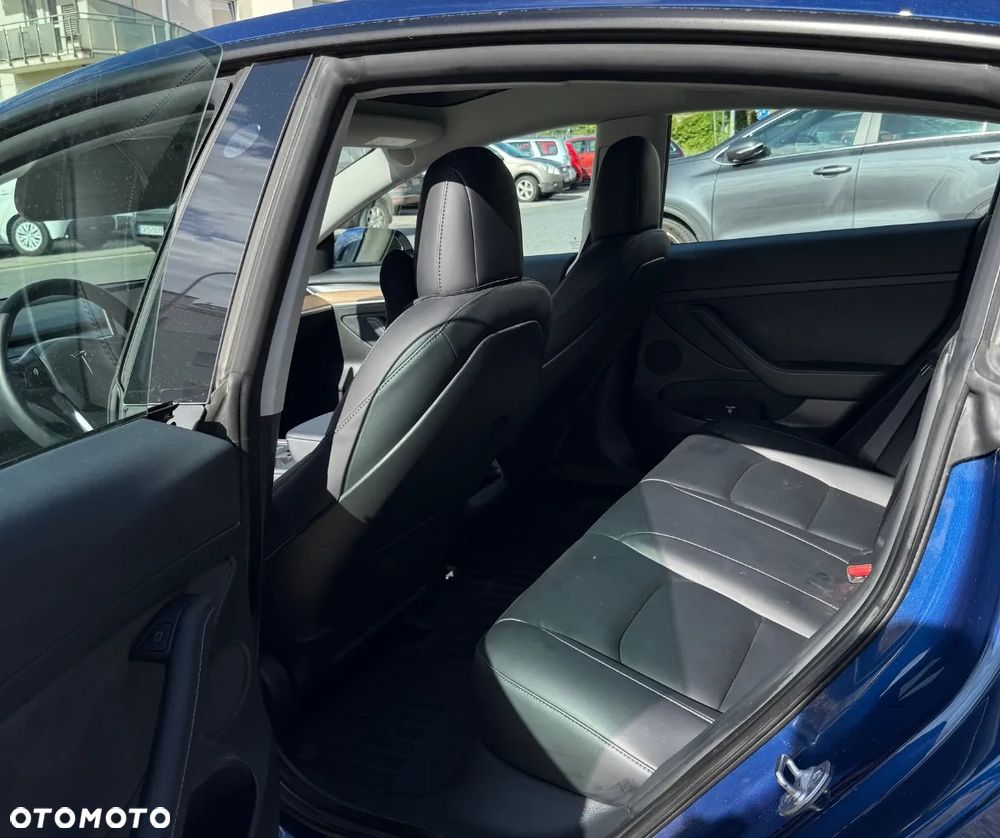 Tesla Model 3 - 12