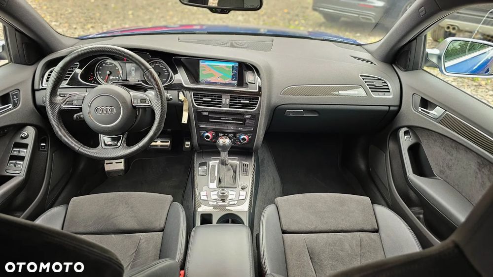 Audi RS4 Avant - 6