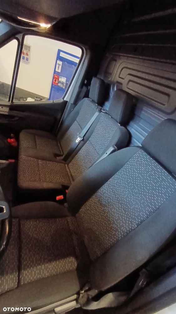 Mercedes-Benz Sprinter - 14