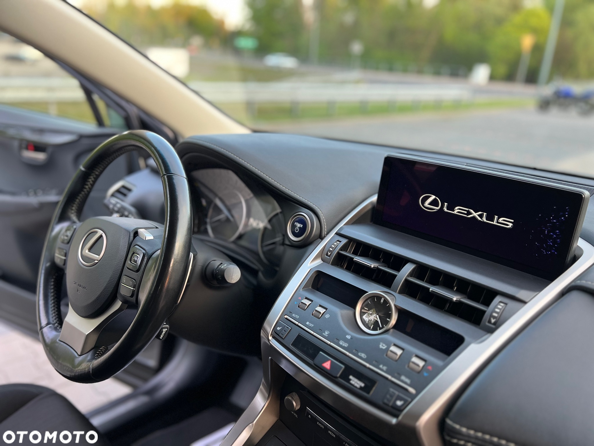 Lexus NX 300h Business Edition AWD - 34