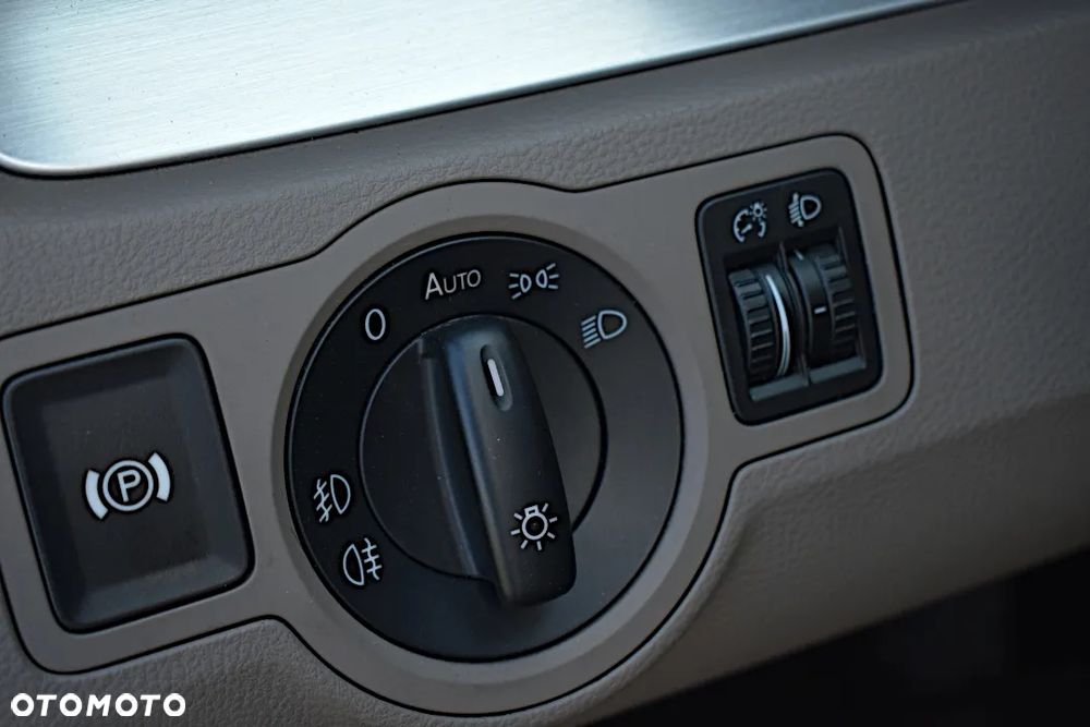 Volkswagen Passat - 25