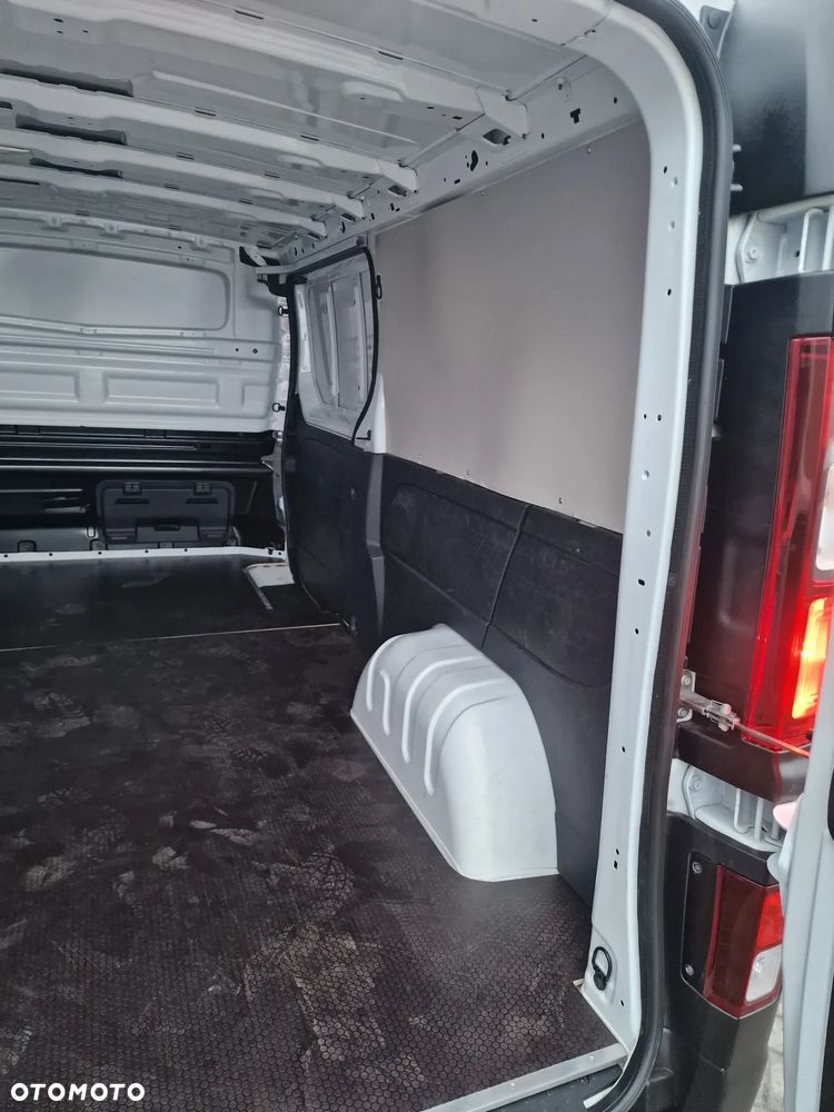 Nissan TRAFIC PRIMASTAR  NV300 - 11