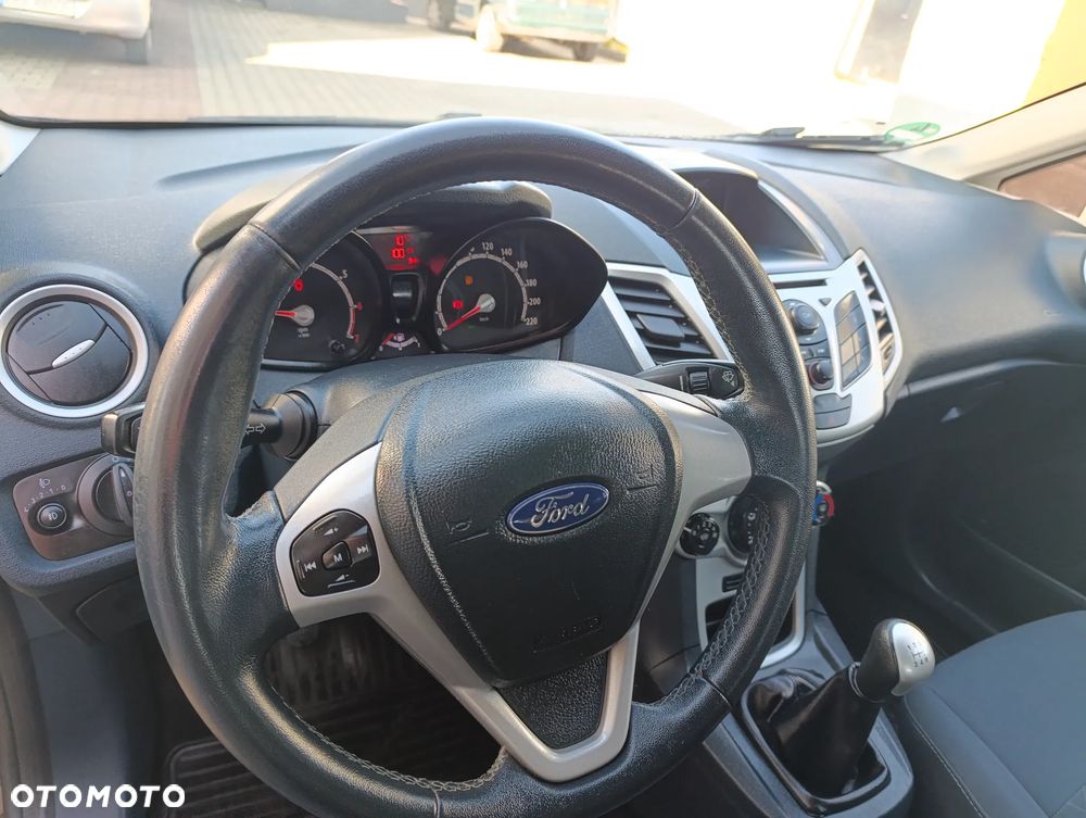 Ford Fiesta 1.25 Celebration - 22