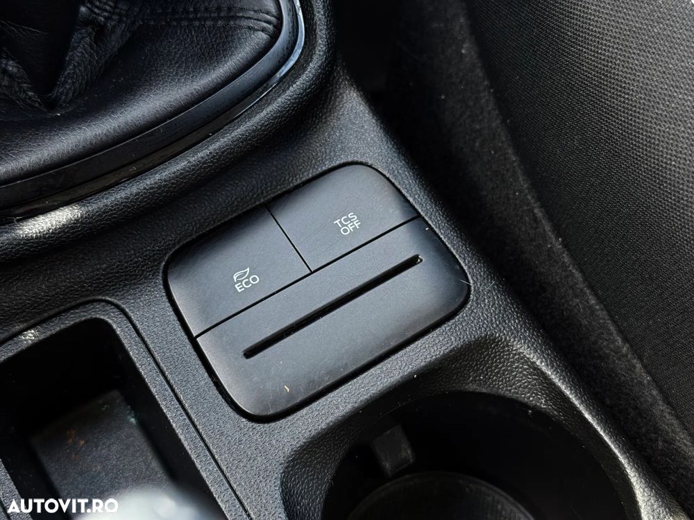 Ford Fiesta 1.1 S&S COOL&CONNECT - 19