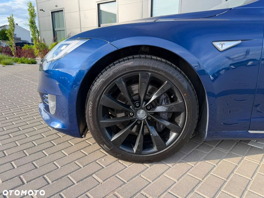 Tesla Model S - 10