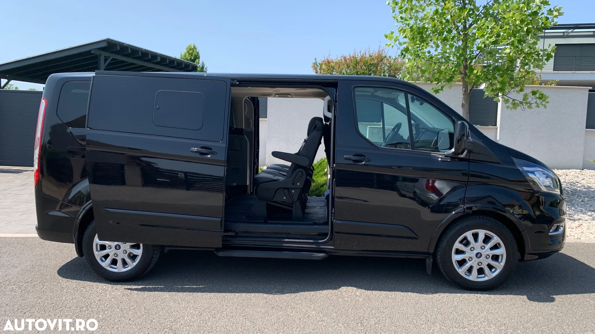 Ford Tourneo Custom Bus 320 2.0 EcoBlue 150 CP L1H1 Titanium - 6