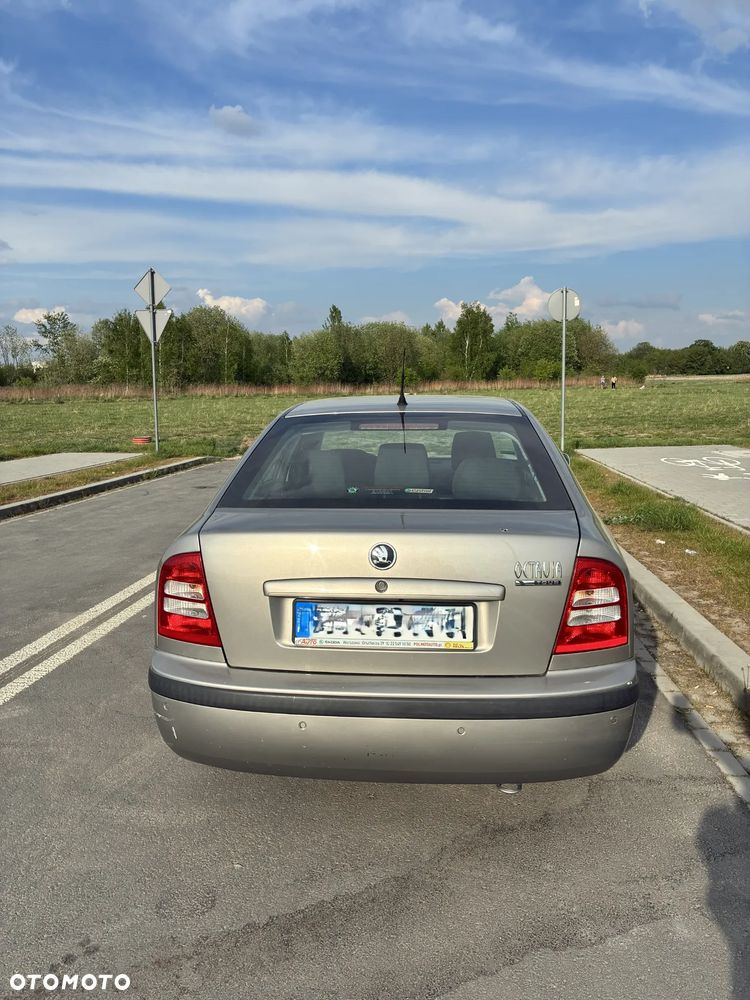 Skoda Octavia 1.6 Tour - 4