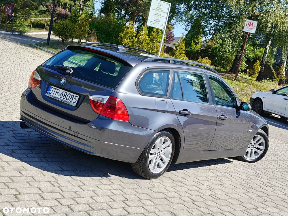 BMW Seria 3 318i - 1